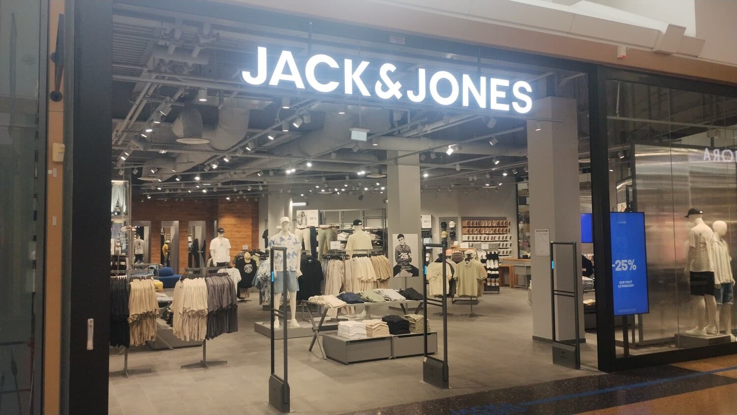 JACK & JONES