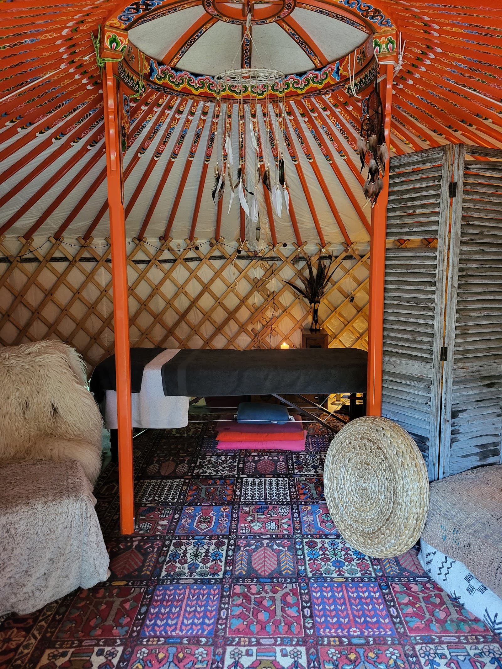 "Les Mains d'Ayoa" Massages en Yourte