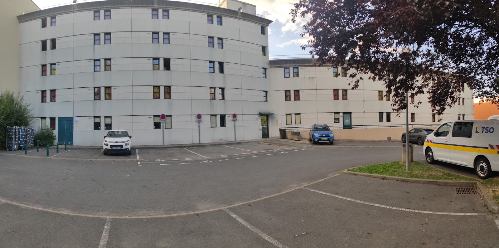 Première Classe Saint-Thibault-des-Vignes